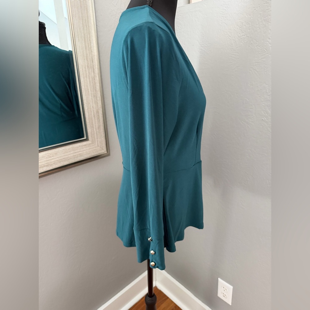 Perseption Concept Emerald V Neck Pendulum Wrap G… - image 5